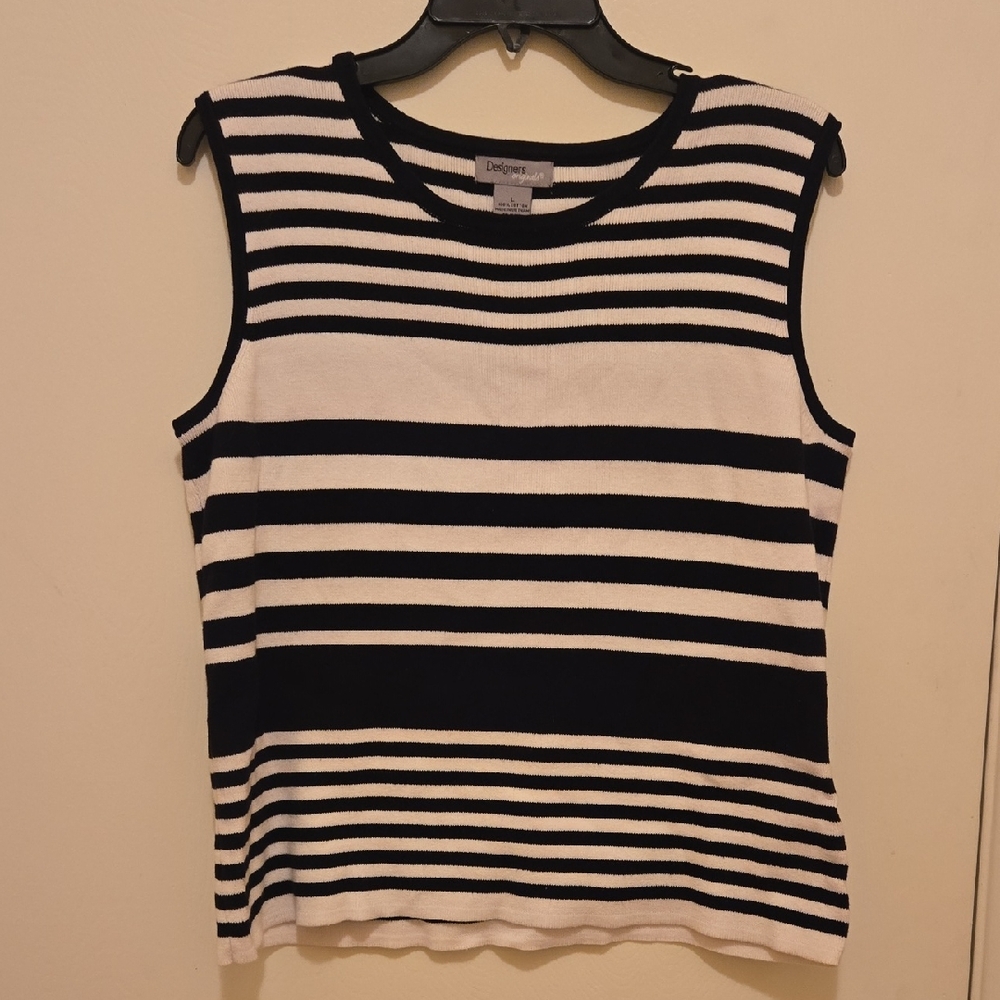 Women's Elegant Knit Striped Tank Top - Black and White.